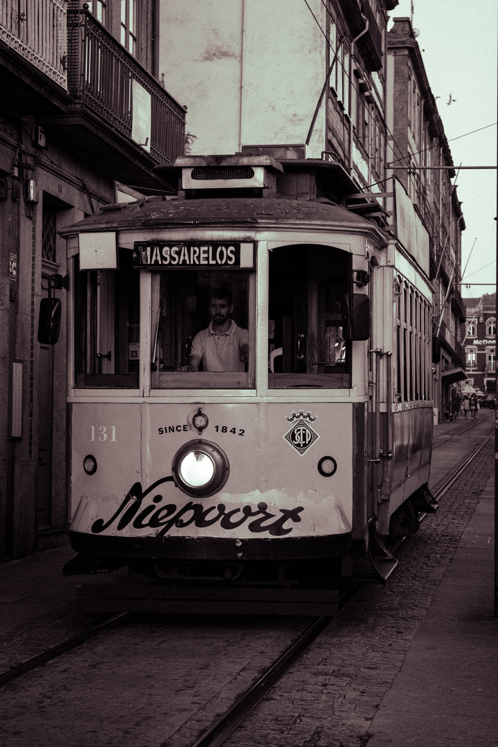 Porto — Otros, Fotografía Documental (2024). Plate 7 de 9 · fotografía por Quim Miquel